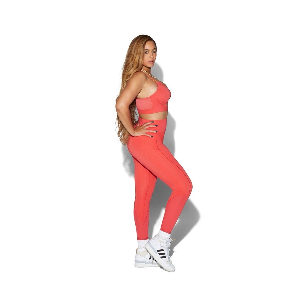 Adidas x Ivy Park CUTOUT MEDIUM SUPPORT BRA Real Coral